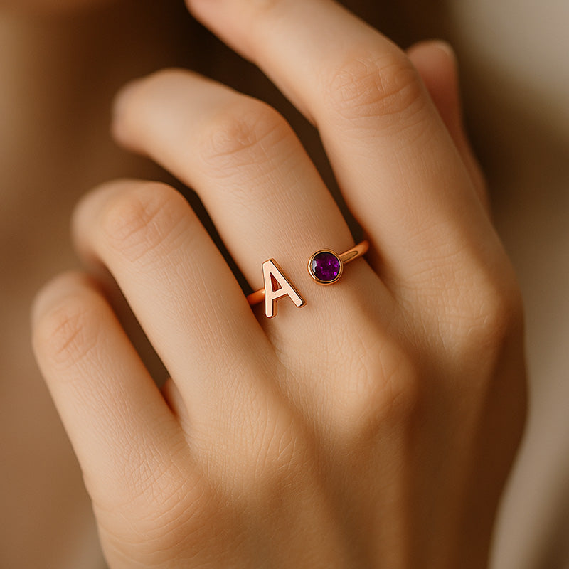 Artemisia – Anello con lettera e pietra natale