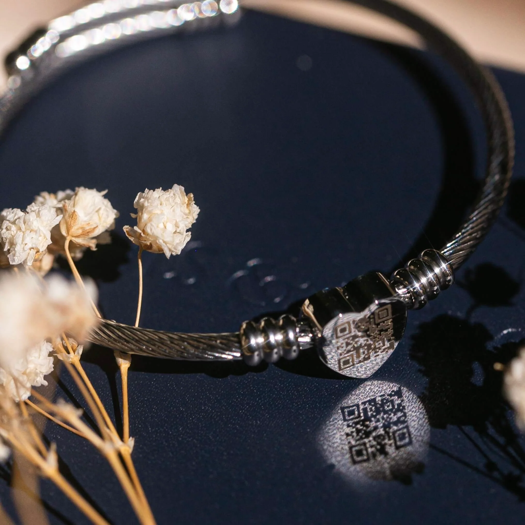 Artemisia™ - Bracciale In Acciaio QR Code