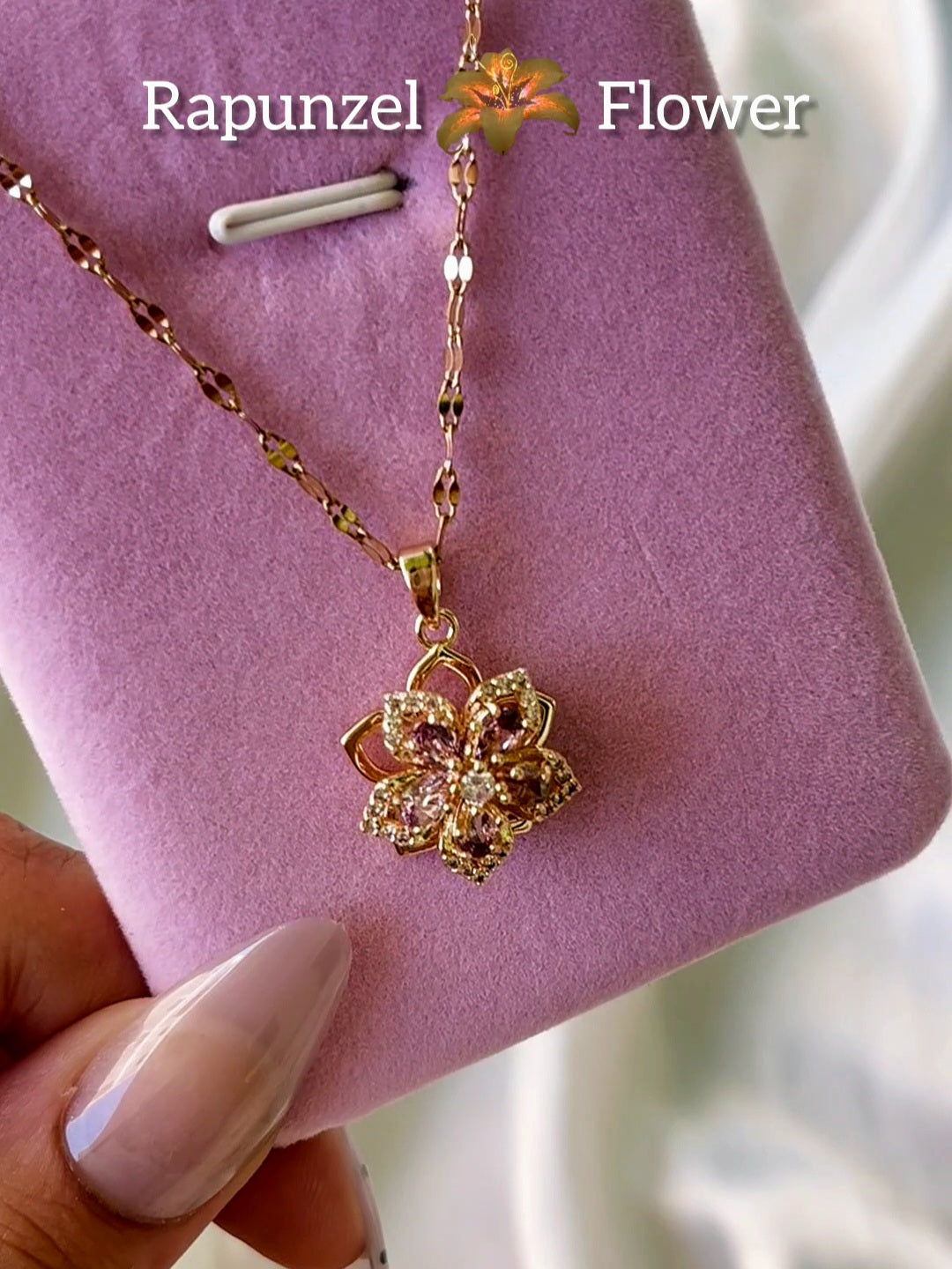 Artemisia - Collana con fiore rotante