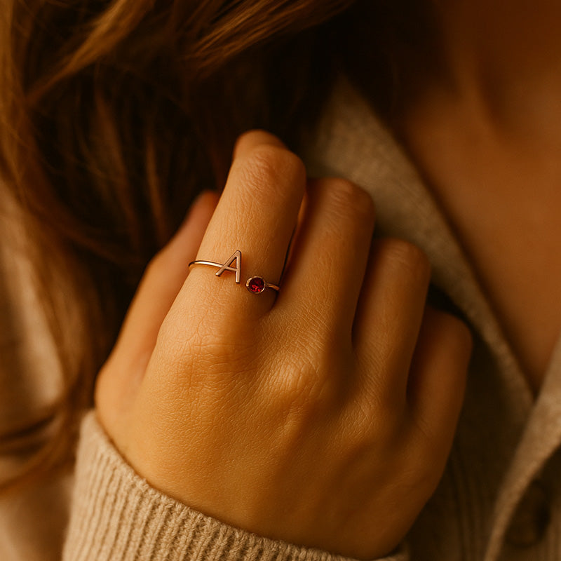 Artemisia – Anello con lettera e pietra natale