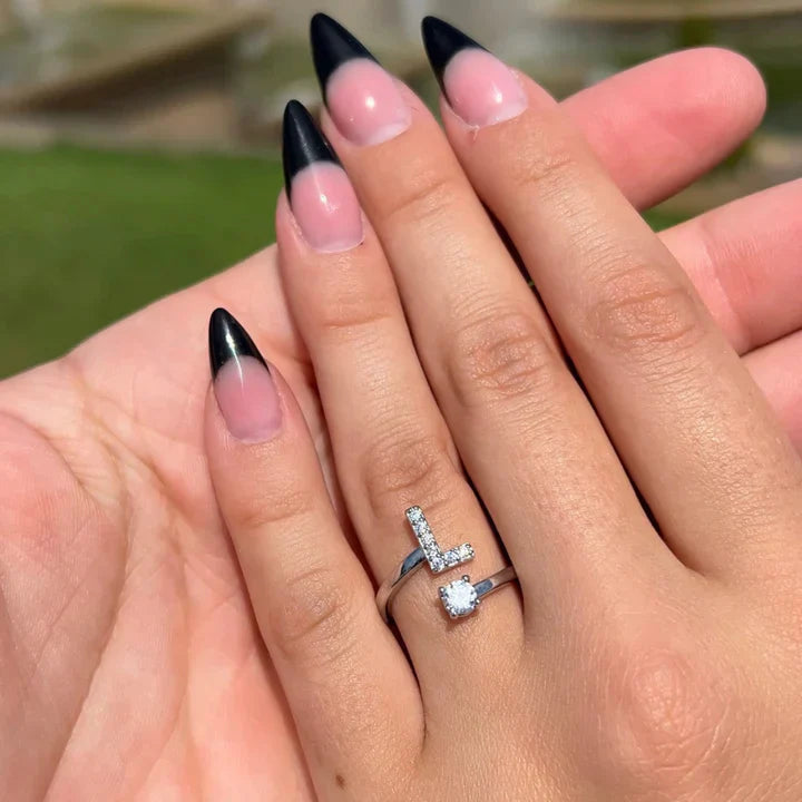 Artemisia™ Anello lettera personalizzata